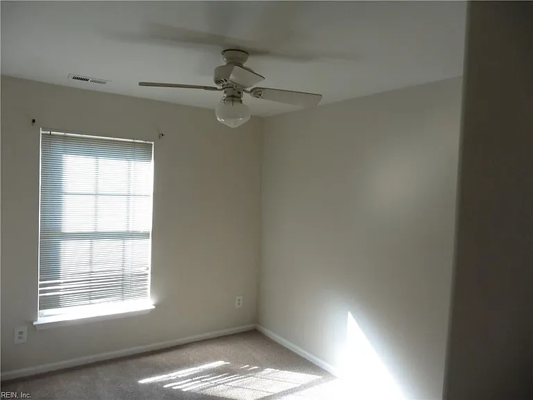 2364 Charing Cross Rd — Photo 14