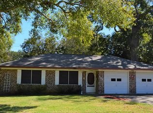 106 Birch St, Lake Jackson, TX 77566