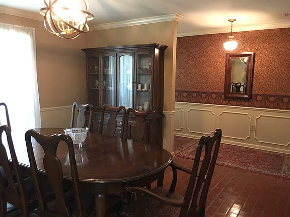 Dining Room/Front Entrance