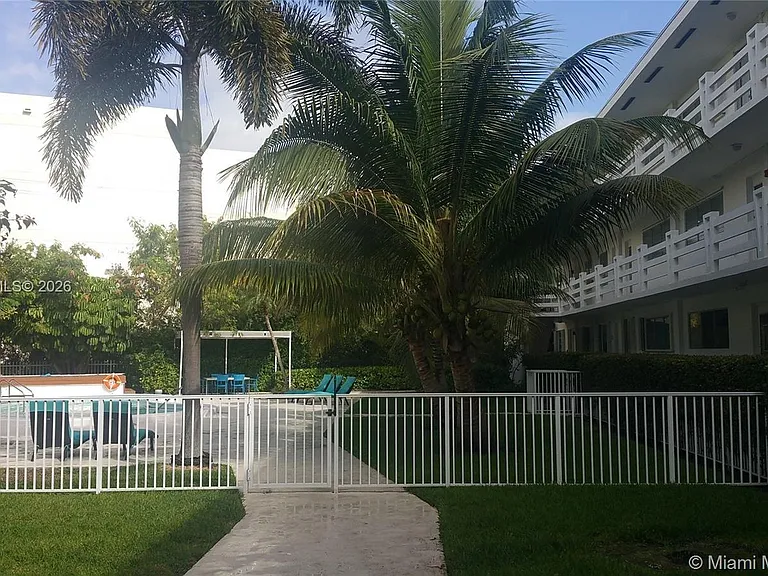 1631 NE 114th St #305 — Photo 7