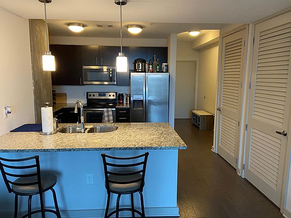 4th image of 2304-1725 Main St #2304
