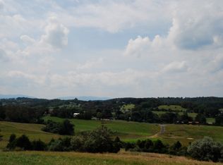 320 Carrs Brook Dr, Staunton, VA 24401