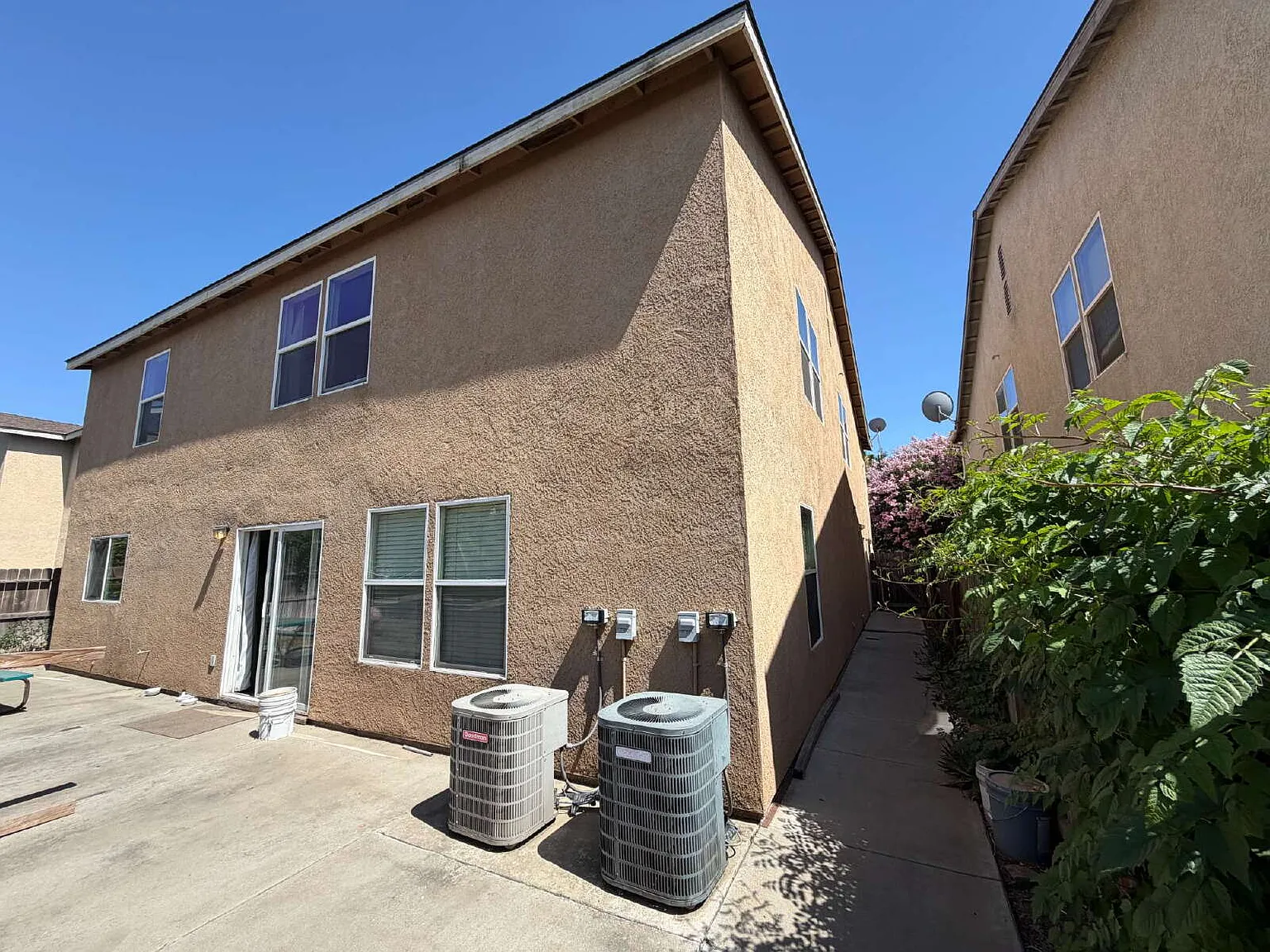 5 bed, 3.0 bath, 3545 sqft, $2,800 — Photo 3