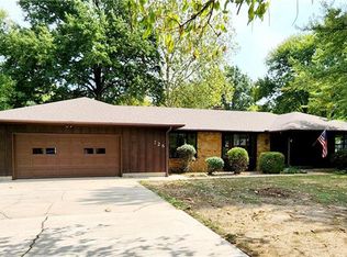 728 N Leonard St, Girard, KS 66743