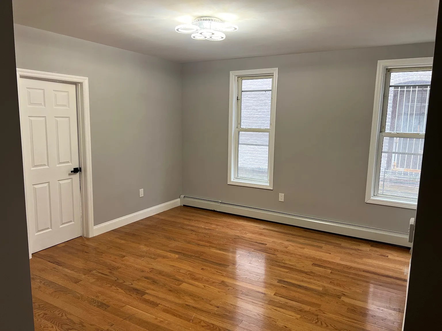 5 bed, 1200 sqft, $4,680 — Photo 4