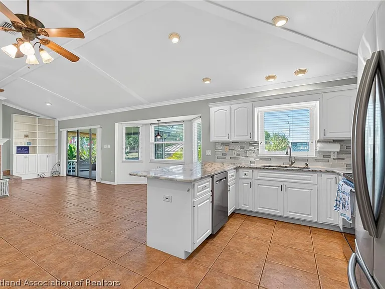105 Fern Ct — Photo 4