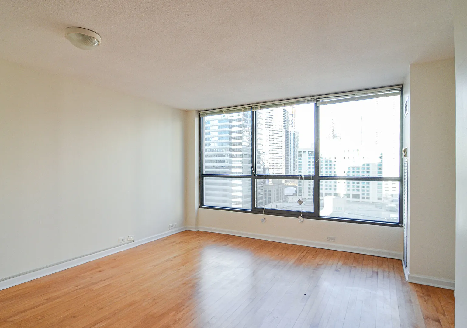 1 bed, 725 sqft, $2,275 — Photo 2