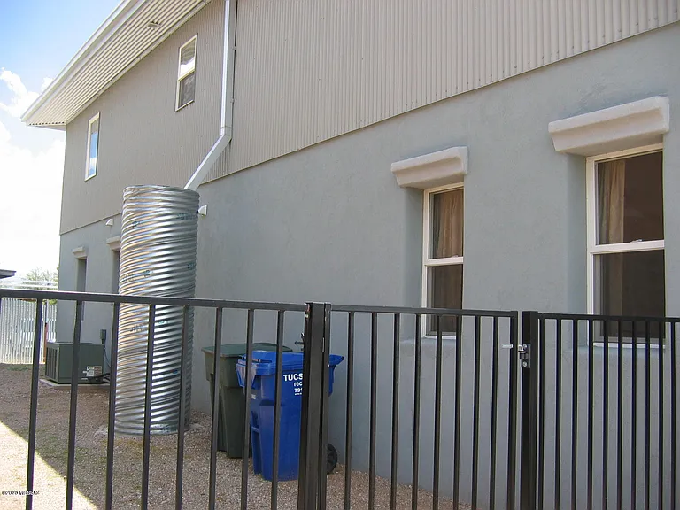 3314 N Fremont Ave — Photo 2