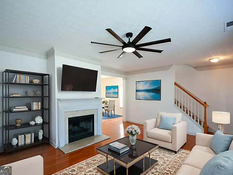 5460 Hampton Ct — Photo 8