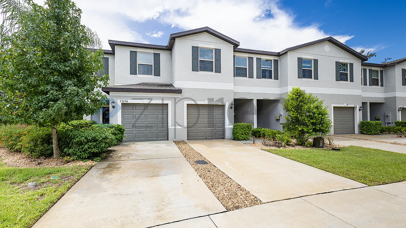 3 bed, 2.5 bath, $2,560 — Photo 2