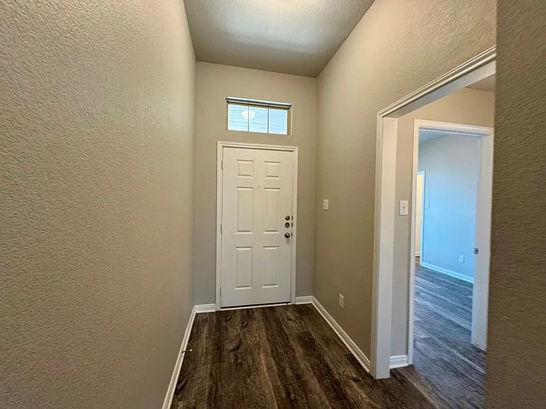 1908 Delano Dr — Photo 2