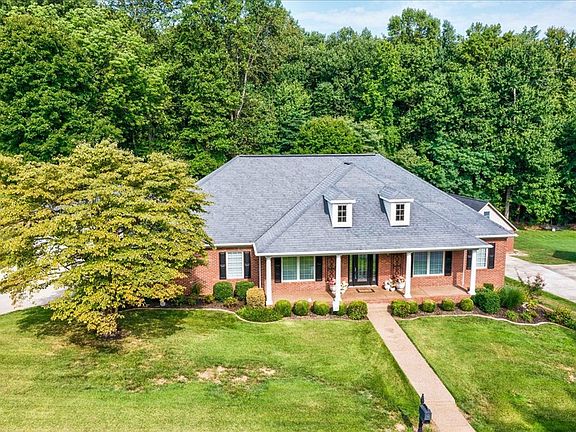 3rd image of 5529 Woodcrest Ln