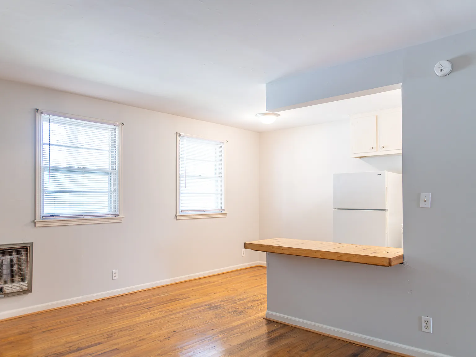 1 bed, 832 sqft, $1,050 — Photo 2