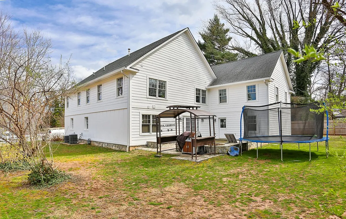 Building Photo - 7409 Nigh Rd