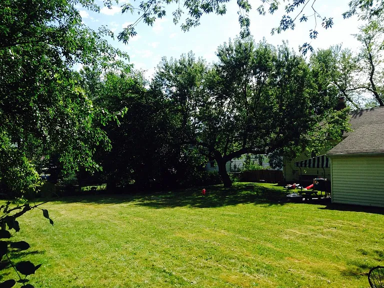 120 W Royal Pkwy — Photo 4