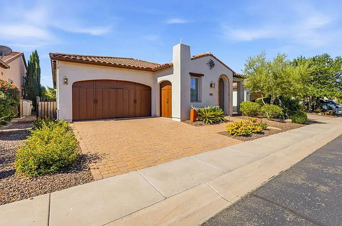 1589 E Vesper Trl — Photo 2