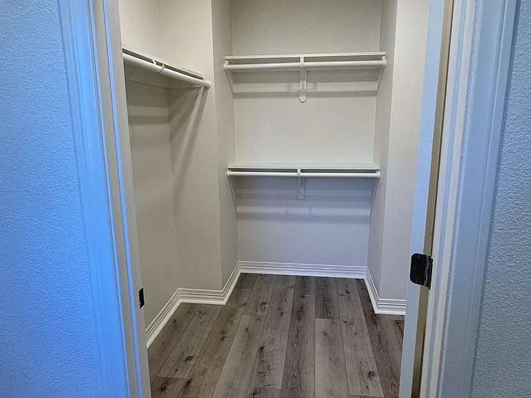 5766 Newcastle Ave — Photo 34