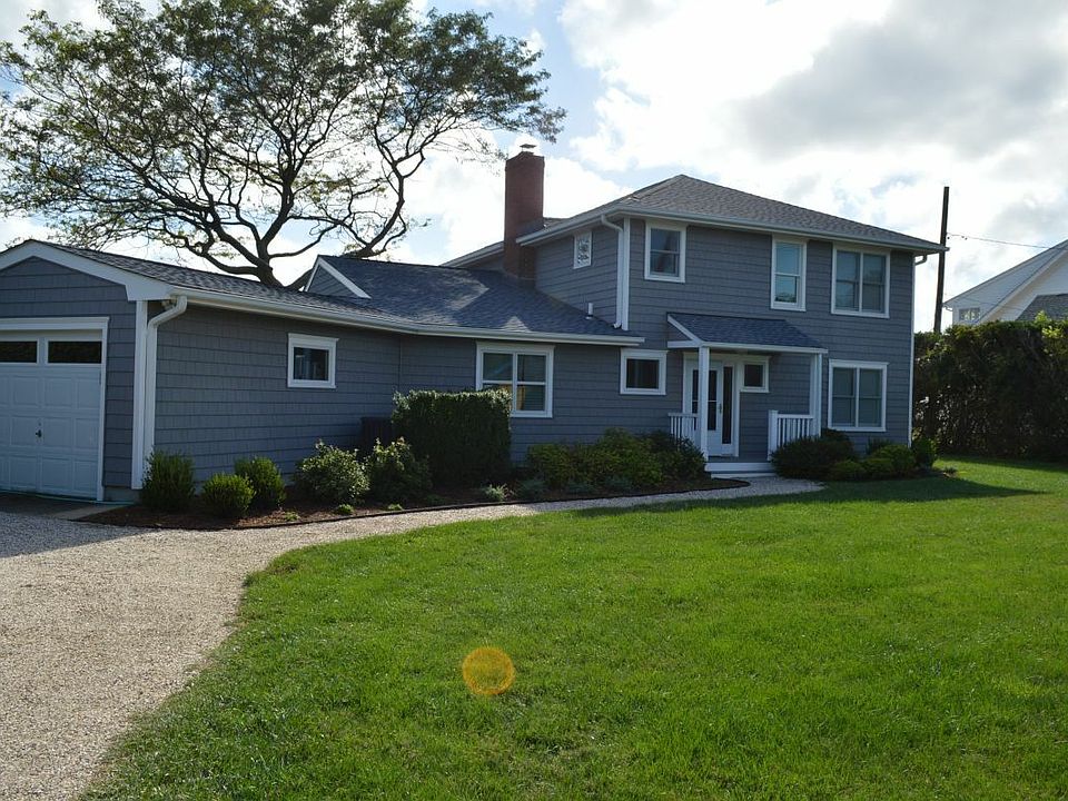 1st image of 86 Peconic Ave