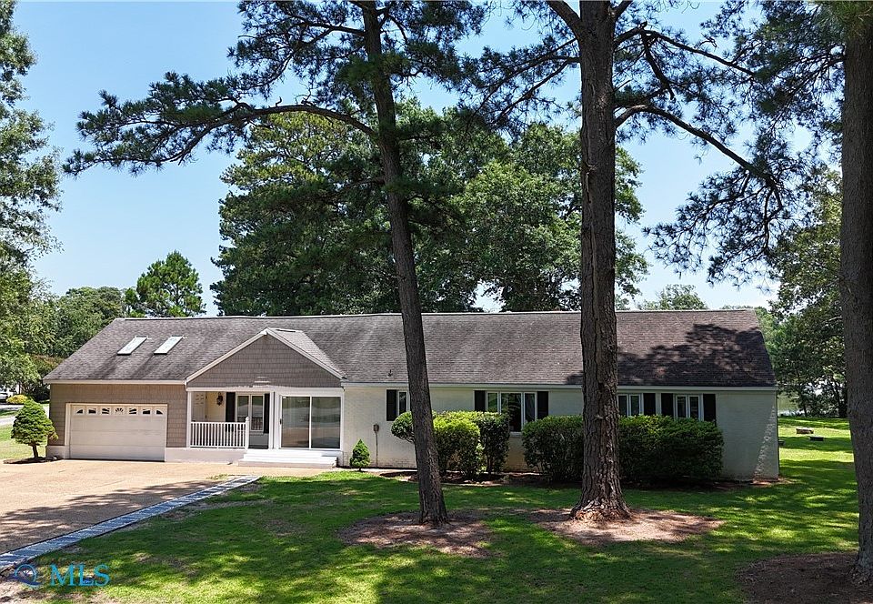 1st image of 1923 Pine Ln