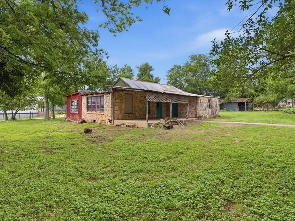 247 Live Oak St, Medina, TX 78055