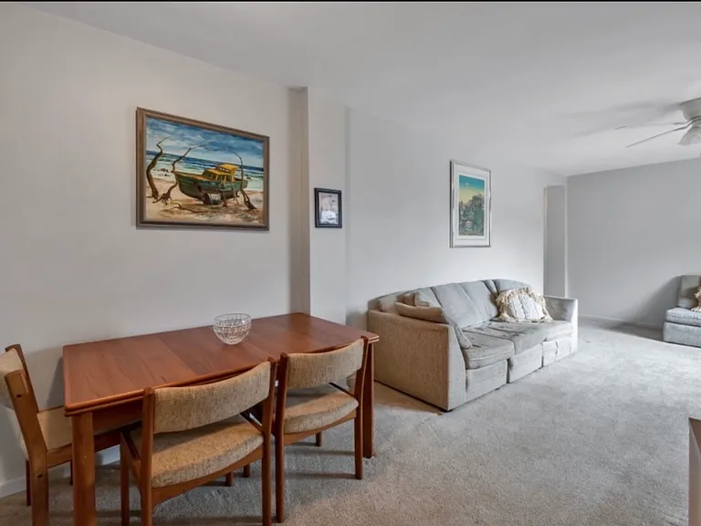 420 Park Pl #5C — Photo 2