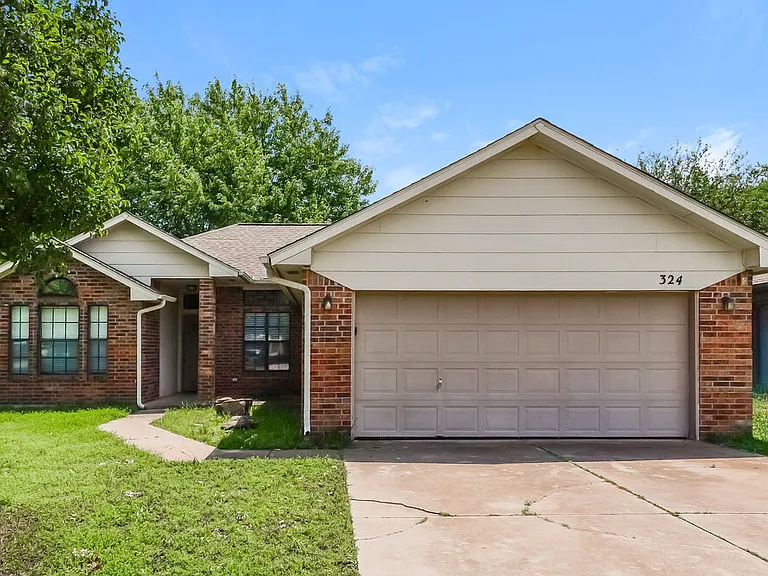 324 Marrgate Dr — Photo 1