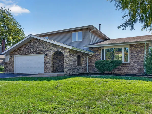 29W055 Schillinger Dr, Naperville, IL 60564
