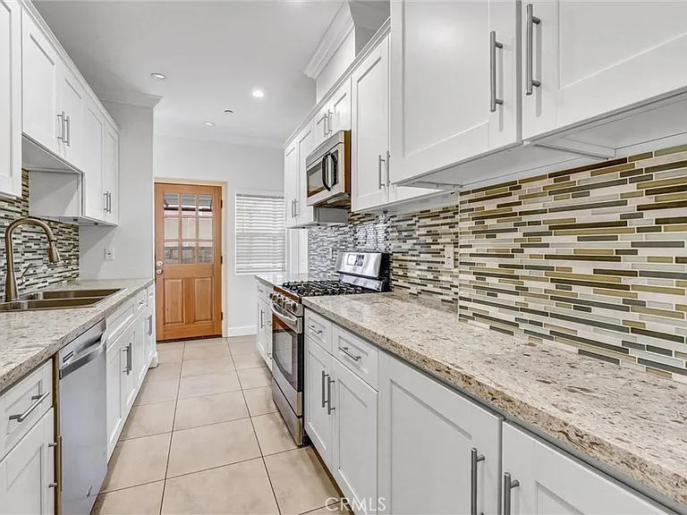 6711 Clybourn Ave — Photo 16