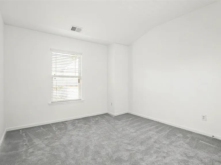 702 Barberry Dr — Photo 21