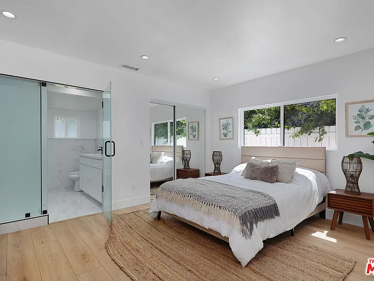 22054 Avenue San Luis — Photo 10