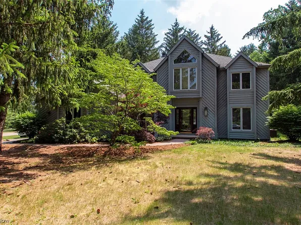 125 Somerset Dr, Hinckley, OH 44233