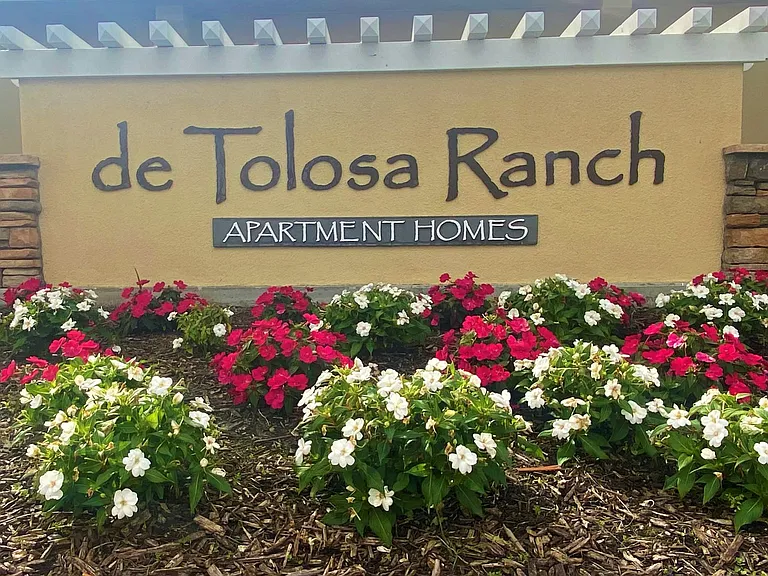 de Tolosa Ranch Apartments — Photo 41