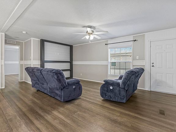 4th image of 136 Shetland Woods Dr.