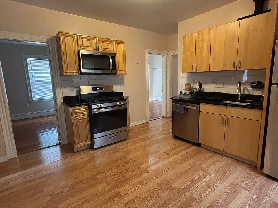 32 Raven St #1
