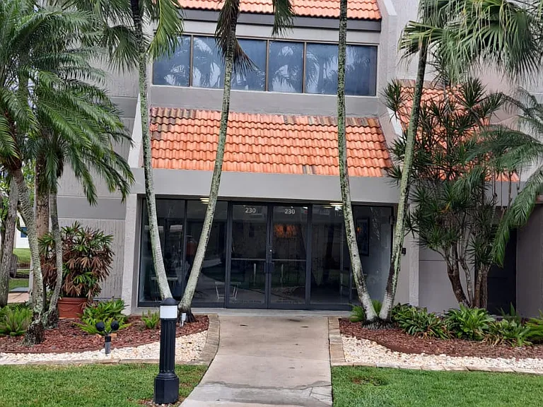 230 Lakeview Dr — Photo 11