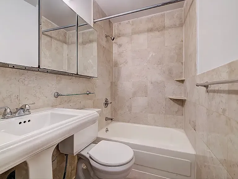 330 E 6th St #2F — Photo 7