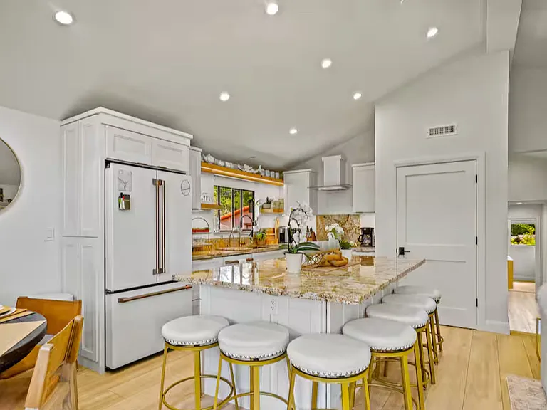 24805 Torres St — Photo 13