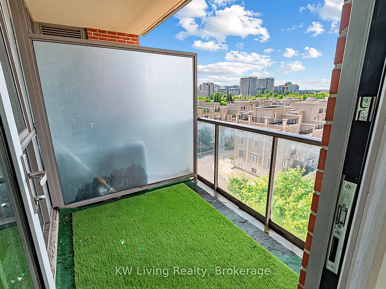 21 Upper Duke Cres #604 — Photo 24