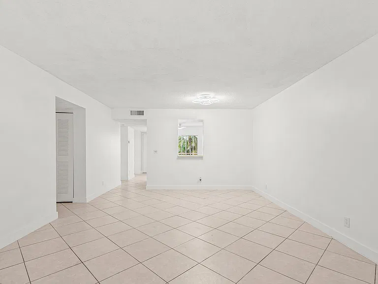 7301 Amberly Ln #304 — Photo 15
