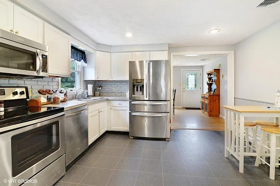4 bed, 1152 sqft, $3,800 — Photo 4