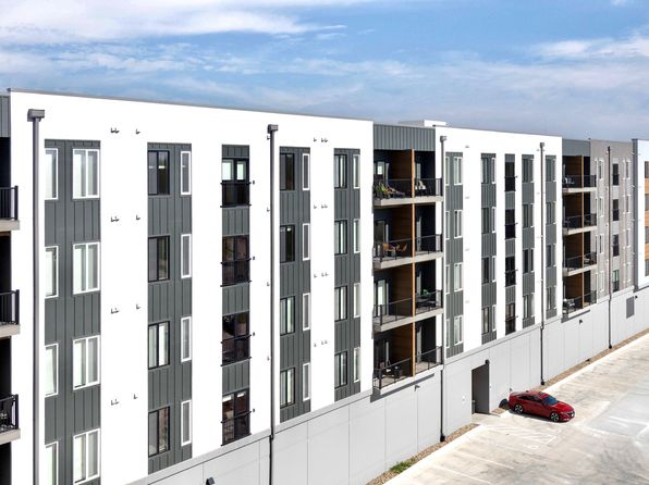 2718 N 118th Cir #438