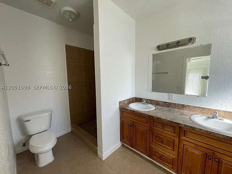 2730 NW 11th St — Photo 6