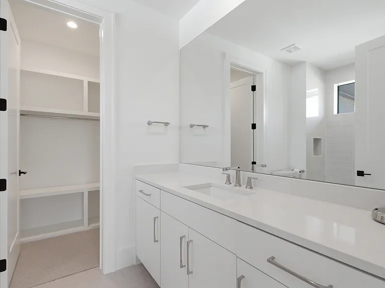 9855 Kingsway Ave — Photo 29