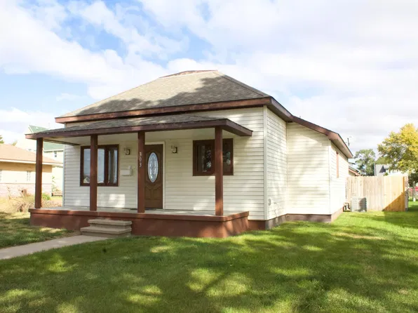 303 E 7th St, Lexington, NE 68850