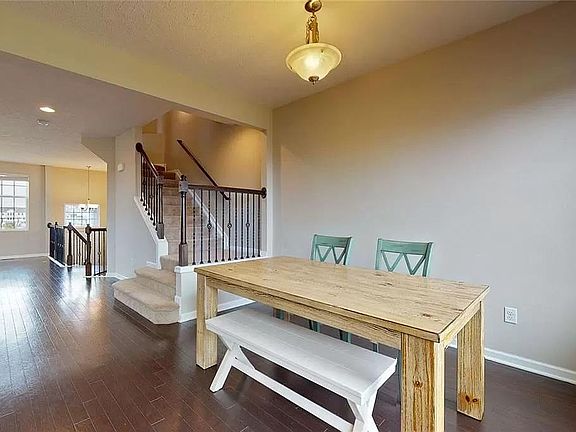 3rd image of 6390 Park Pointe Ct