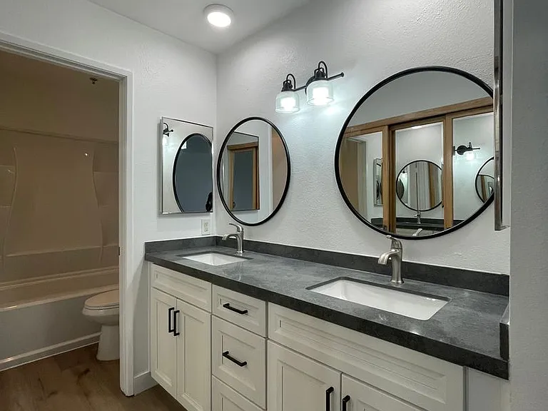2077 Lakeridge Cir #104 — Photo 16