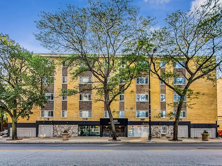 5400 N Sheridan Rd #210 — Photo 1