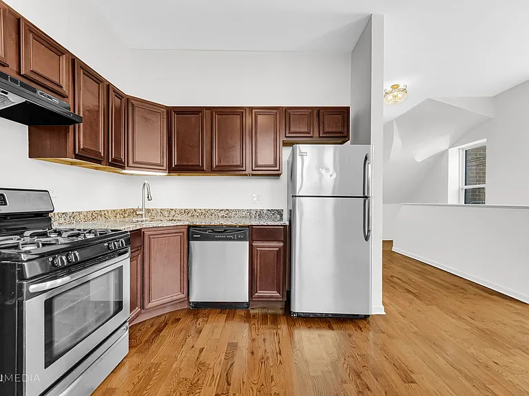 1524 N Western Ave — Photo 10