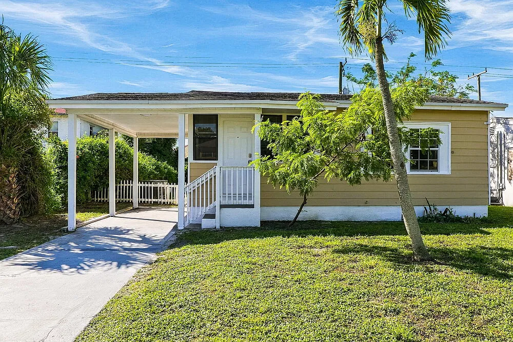 2 bed, 1.5 bath, 1020 sqft, $2,240 — Photo 1