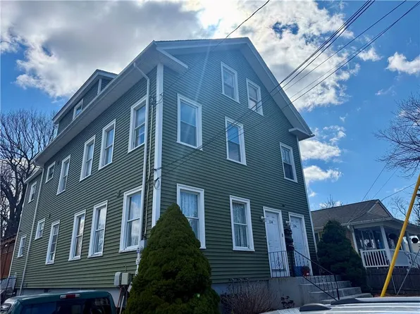 134-136 Roma St, East Providence, RI 02914